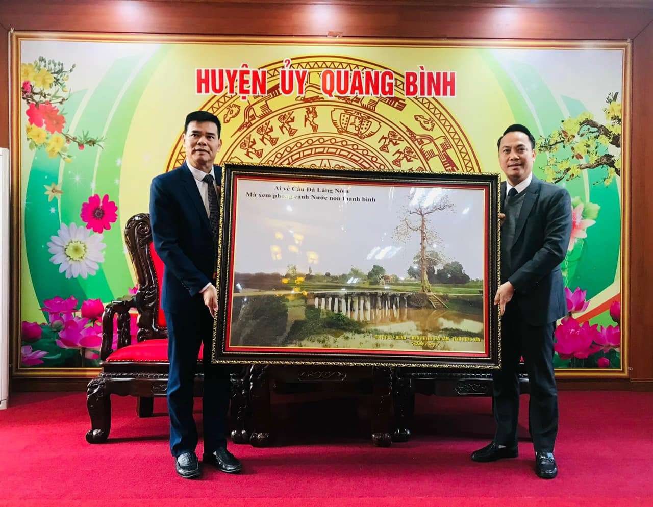Lãnh đạo huyện Văn Lâm thăm và tặng quà tại huyện Quang Bình, tỉnh Hà Giang
