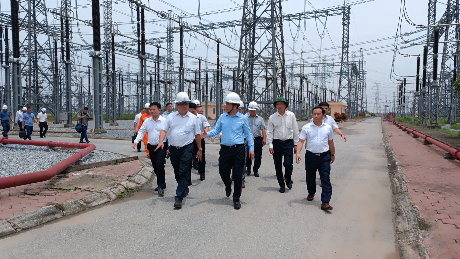 Bộ trưởng Bộ Công Thương Nguyễn Hồng Diên kiểm tra tiến độ thực hiện Dự án 500kV mạch 3 Nhà máy nhiệt điện Nam Định I - Phố Nối tại Hưng Yên