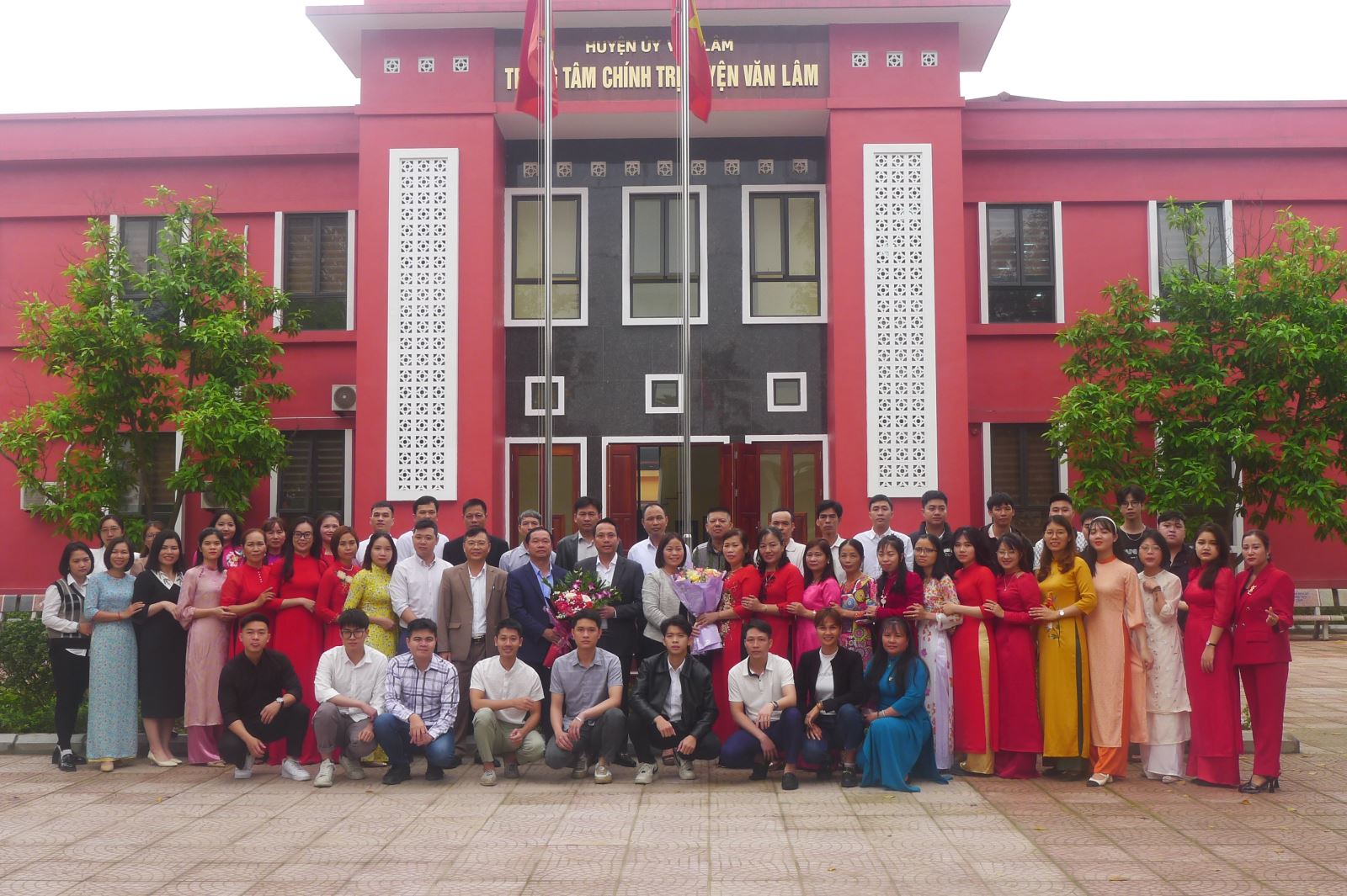Trung tâm Chính trị huyện Văn Lâm tổ chức Bế giảng lớp bồi dưỡng nhận thức về Đảng khóa II năm 2024.